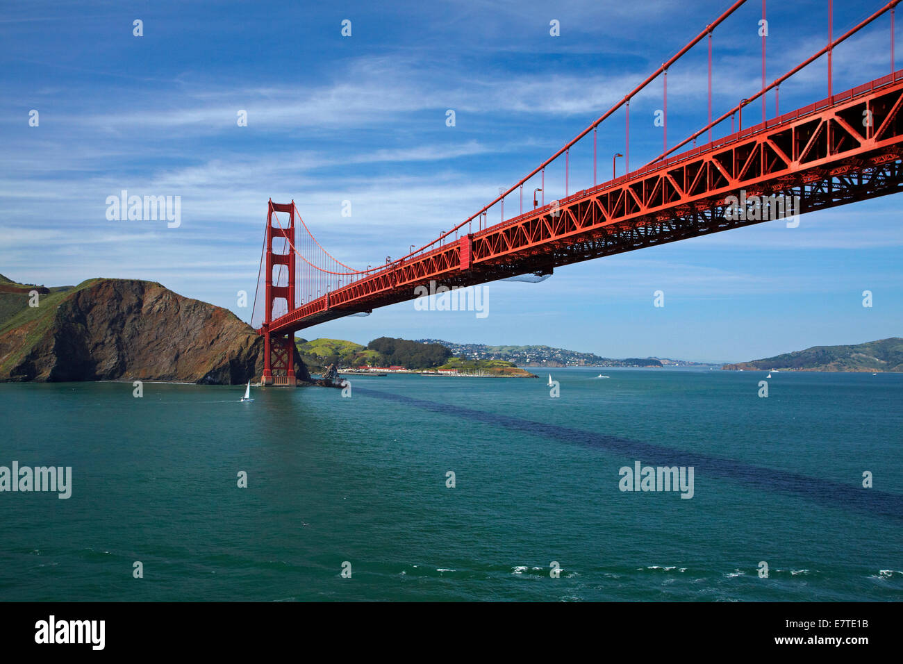 Golden Gate Bridge, und Marin Headlands, Bucht von San Francisco, San Francisco, Kalifornien, USA - Antenne Stockfoto