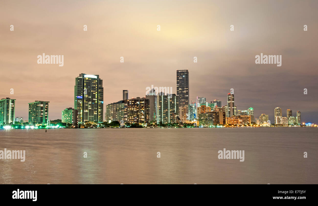Skyline von Miami in der Nacht. Florida, USA Stockfoto