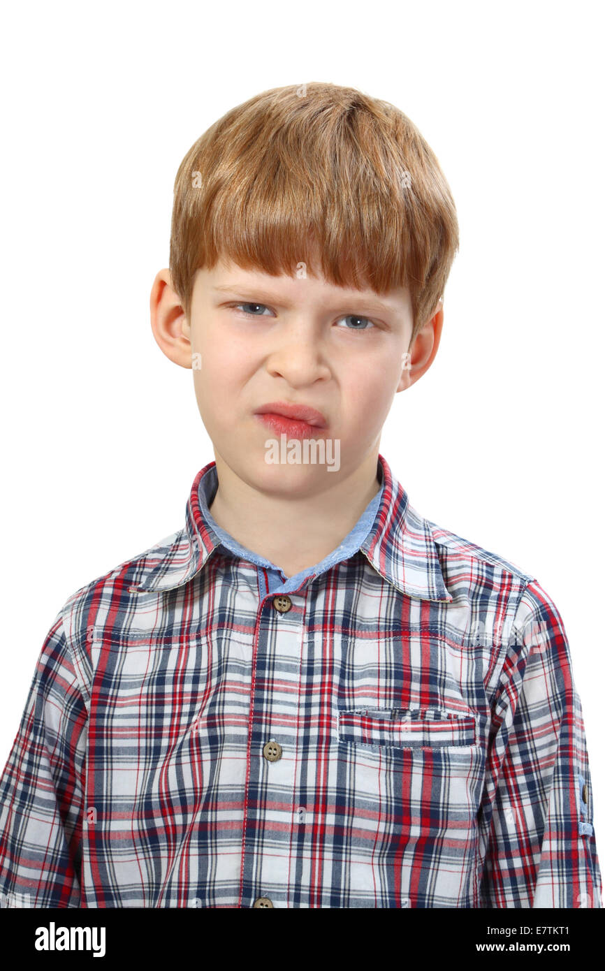 Junge mit skeptischen Gesichtsausdruck isoliert auf weißem Hintergrund Stockfoto