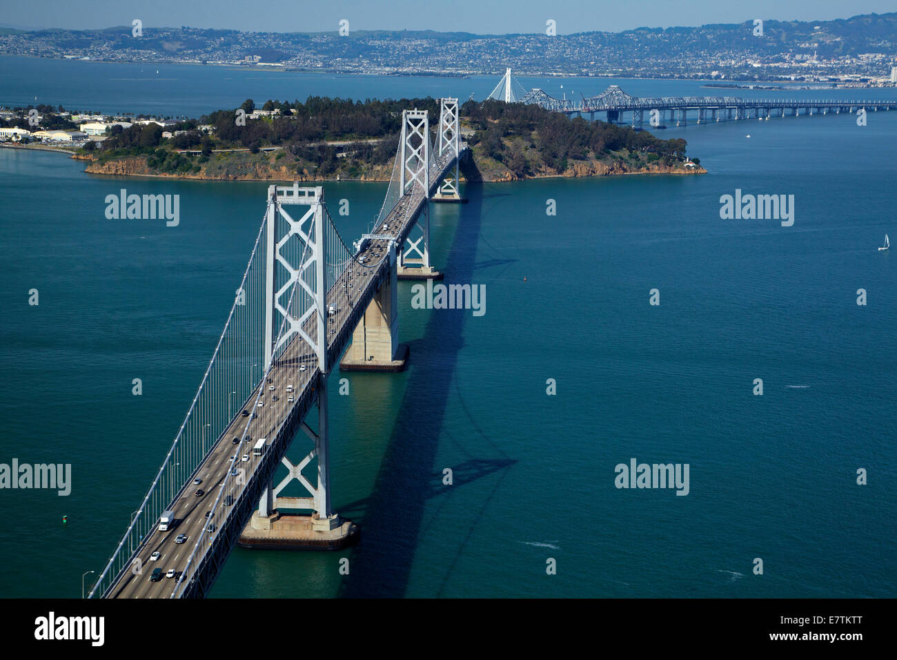 San Francisco-Oakland Bay Brücke, San Francisco Bay, Yerba Buena Island, San Francisco, Kalifornien, USA - Antenne Stockfoto