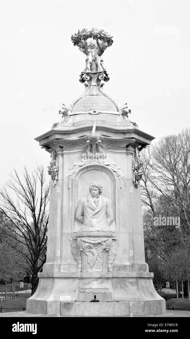 Architektonisches Detail des Denkmals von Haydn, Beethoven und Mozart (Berlin, Deutschland) Stockfoto