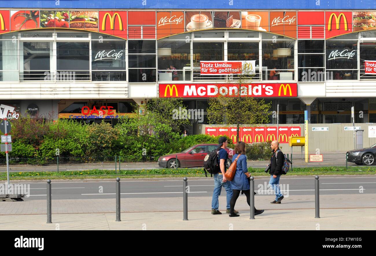 McDonald's-Fastfood-Restaurant in Berlin, Deutschland Stockfotografie - Alamy