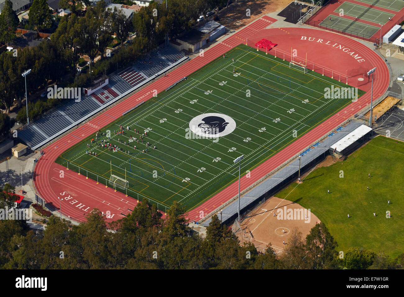 Fußballplatz von Burlingame Panthers, Burlingame High School, San Mateo County, San Francisco, Kalifornien, USA - Antenne Stockfoto