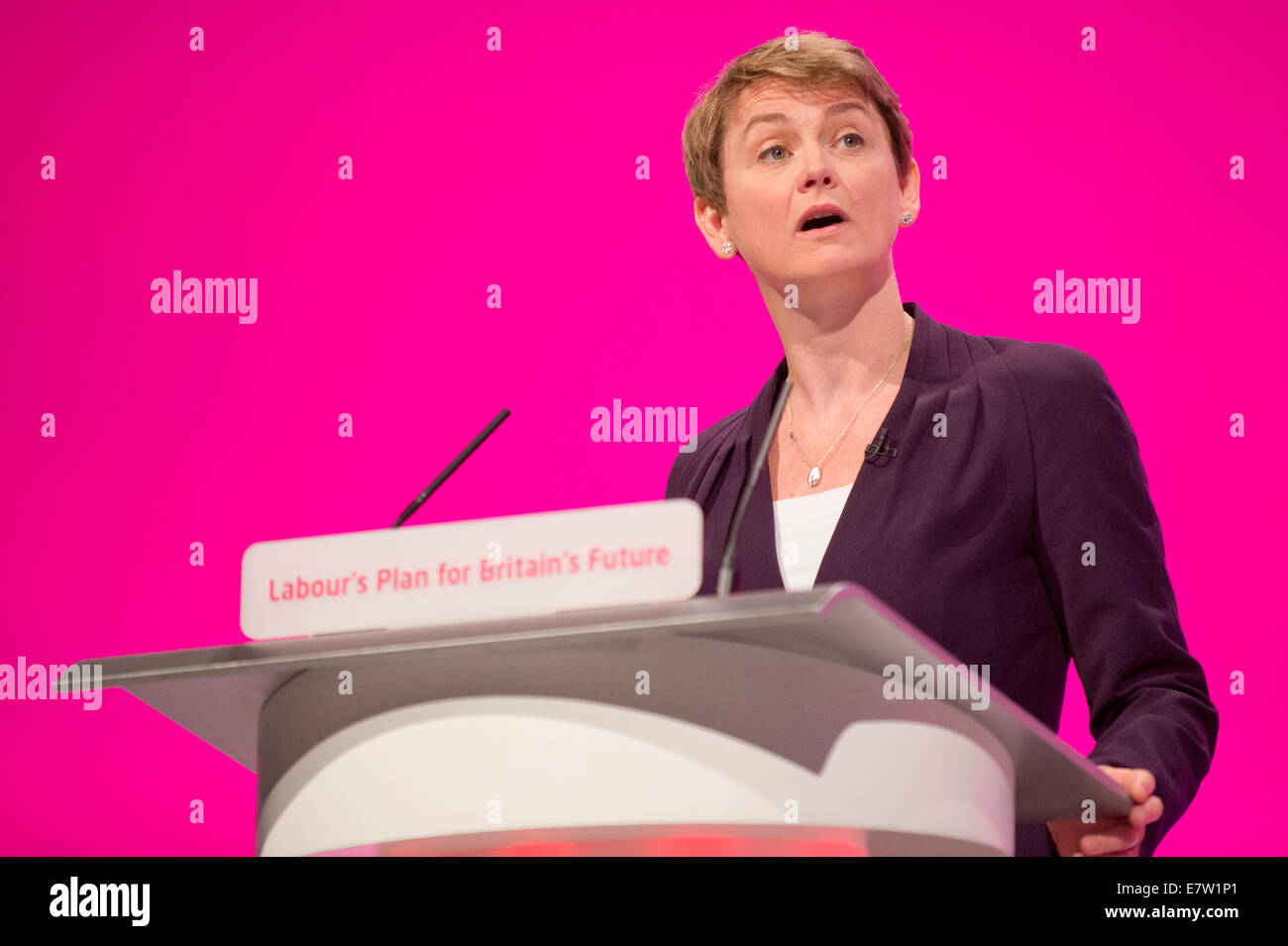 MANCHESTER, VEREINIGTES KÖNIGREICH. 24. September 2014. Yvette Cooper, Schatten Hauptsekretärin, befasst sich das Auditorium am Tag vier von der Labour Party Jahreskonferenz statt auf Manchester Central Convention Complex Credit: Russell Hart/Alamy Live News. Stockfoto