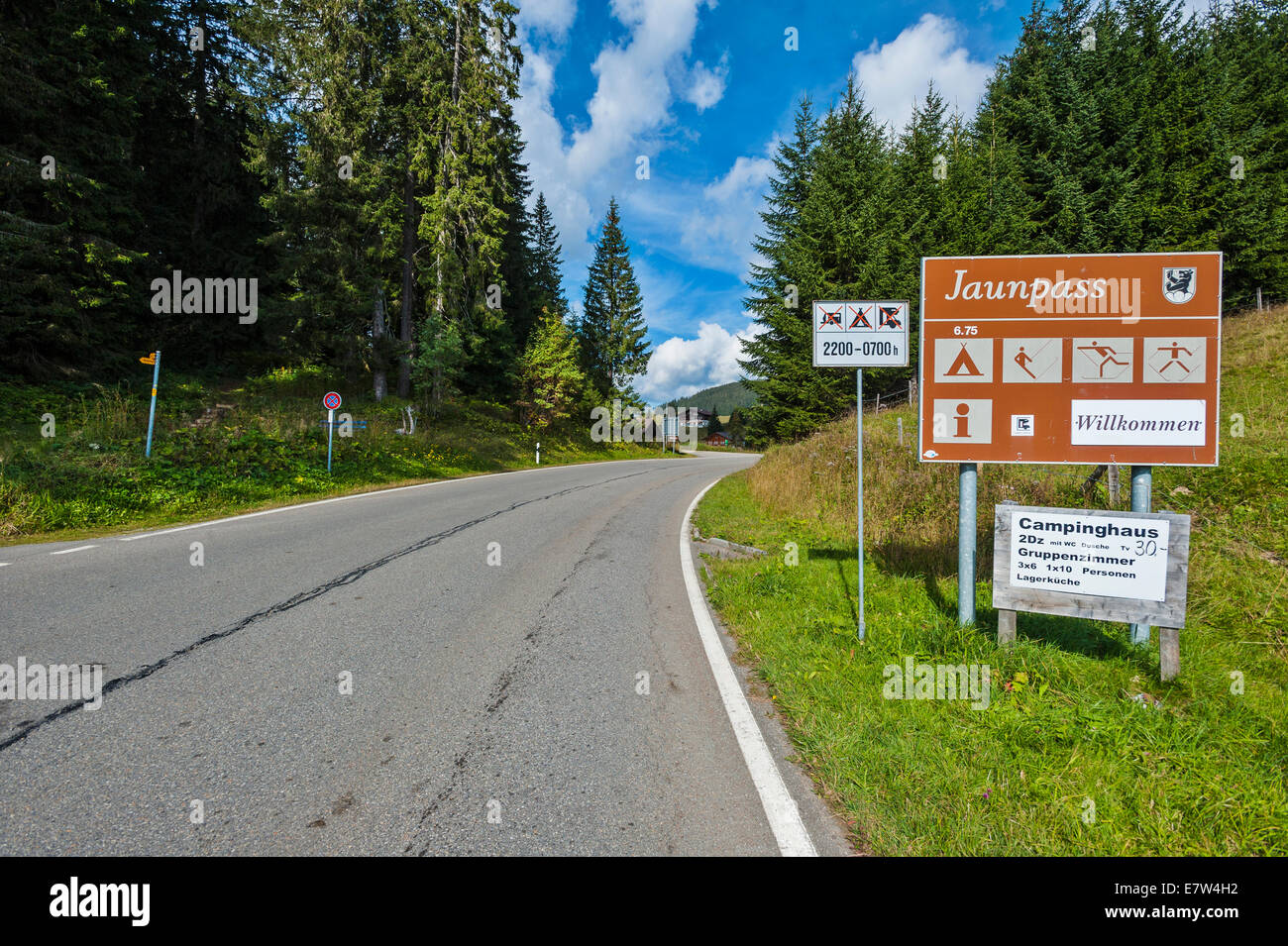 Swiss Roadsign Stockfotos und -bilder Kaufen - Alamy