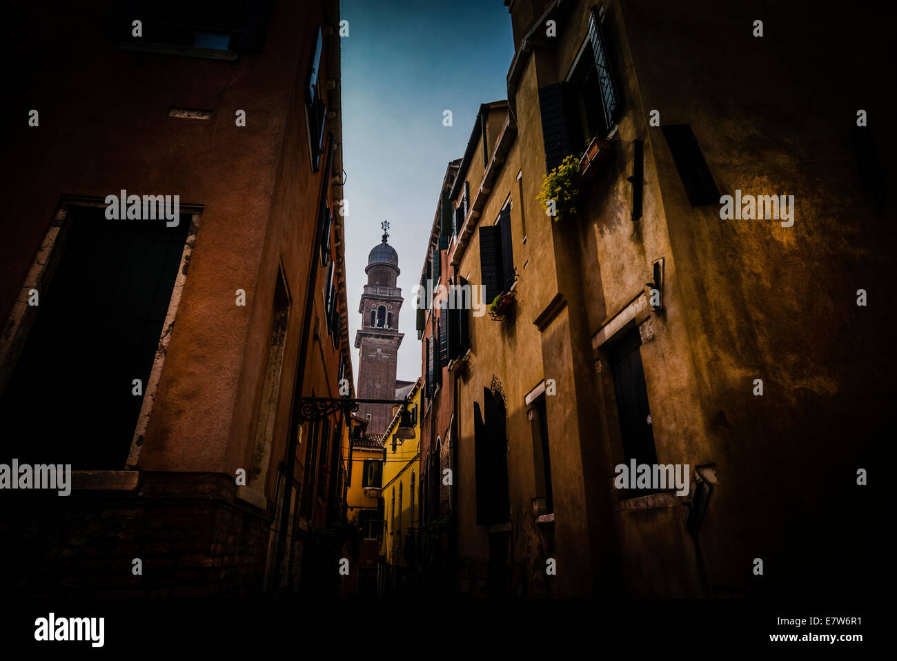 Venezianische Häuserschluchten. Stockfoto