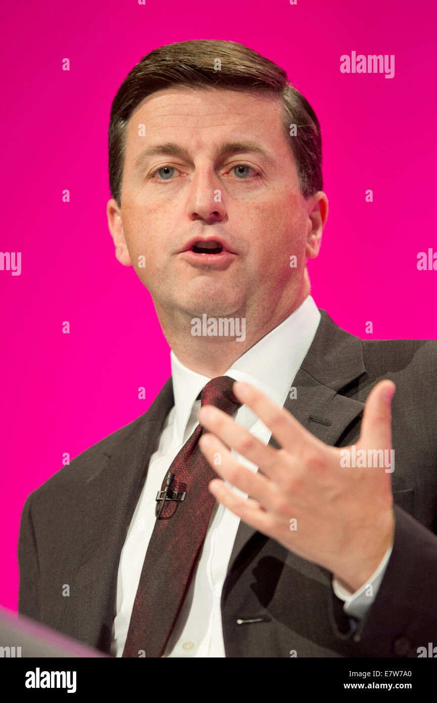 MANCHESTER, VEREINIGTES KÖNIGREICH. 24. September 2014. Douglas Alexander, Vorsitzender der Labour allgemeine Wahl Strategie befasst sich das Auditorium am Tag vier von der Labour Party Jahreskonferenz statt auf Manchester Central Convention Complex Credit: Russell Hart/Alamy Live News. Stockfoto