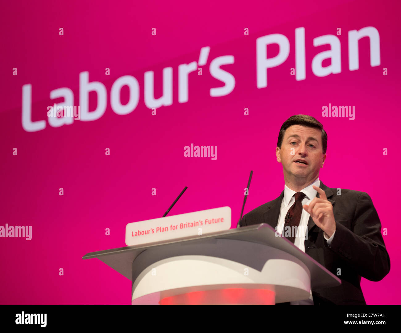 MANCHESTER, VEREINIGTES KÖNIGREICH. 24. September 2014. Douglas Alexander, Vorsitzender der Labour allgemeine Wahl Strategie befasst sich das Auditorium am Tag vier von der Labour Party Jahreskonferenz statt auf Manchester Central Convention Complex Credit: Russell Hart/Alamy Live News. Stockfoto