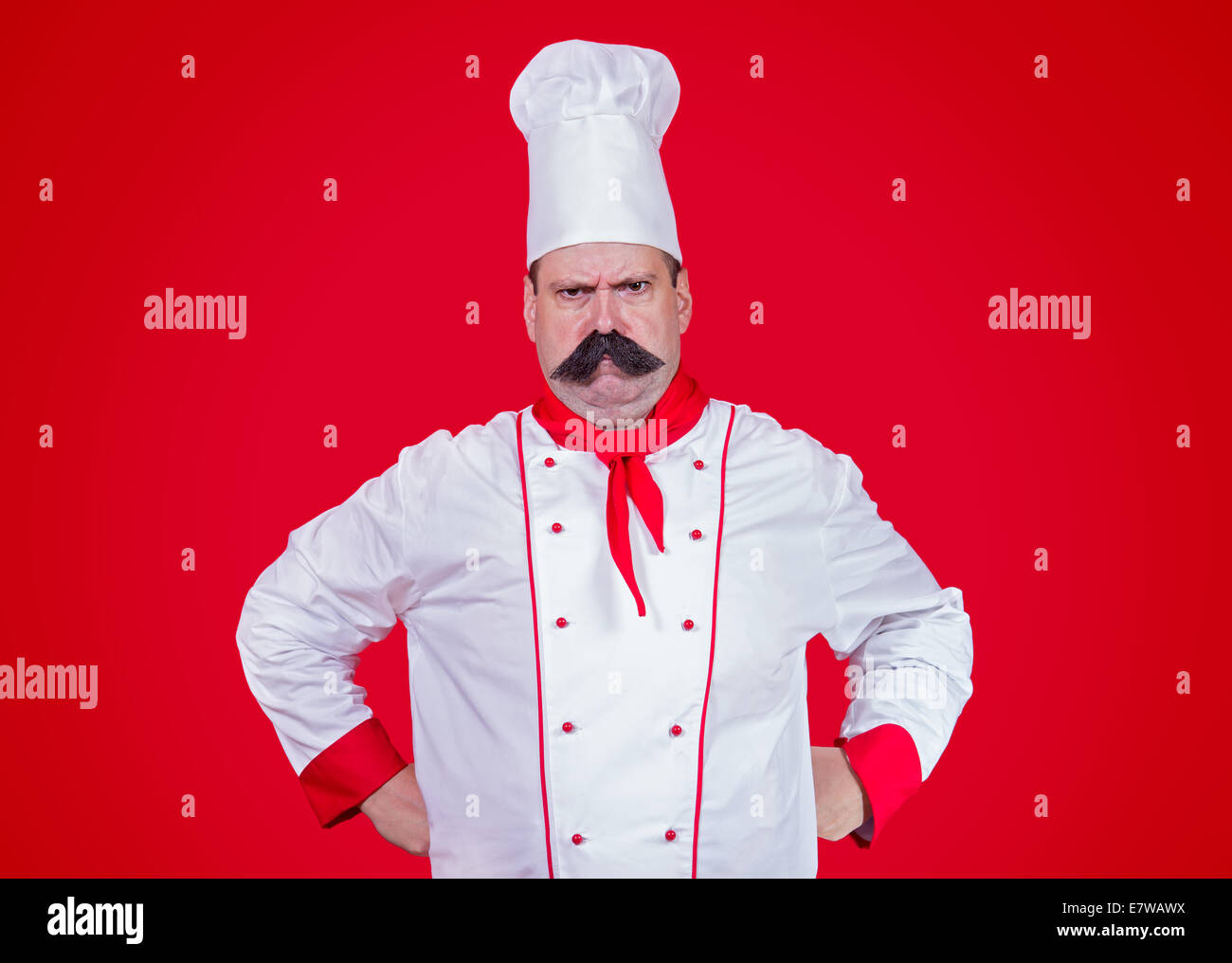 Koch mit Händen in den Hüften Stockfoto