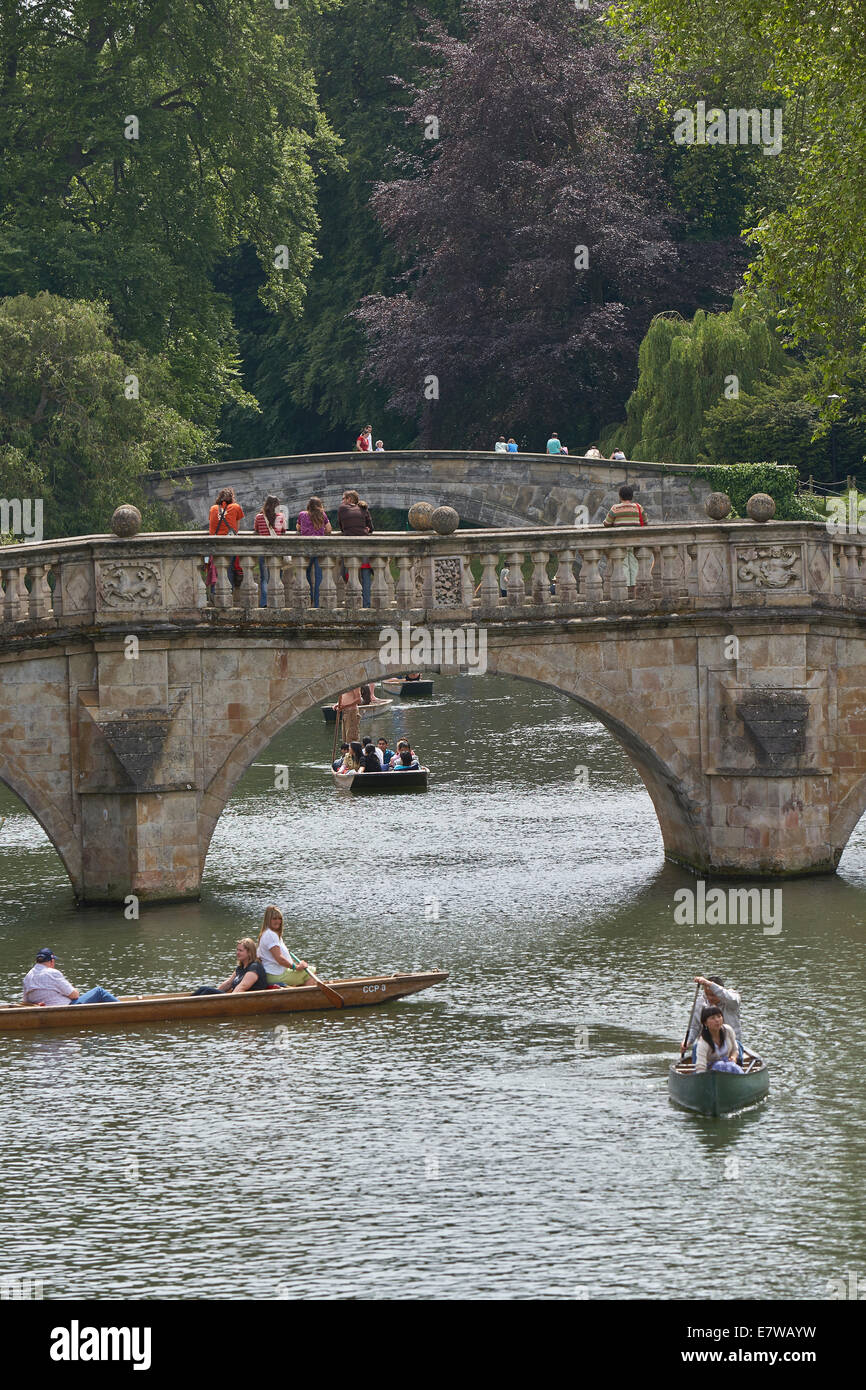 Boote am Fluss Cam in Cambridge Stockfoto