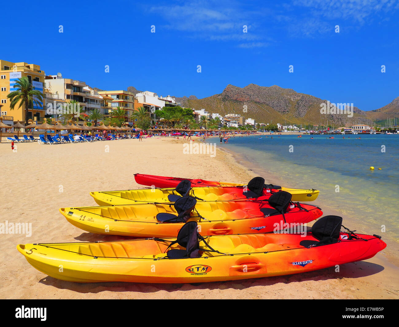 Der Strand von Puerto Pollenca Mallorca Stockfoto