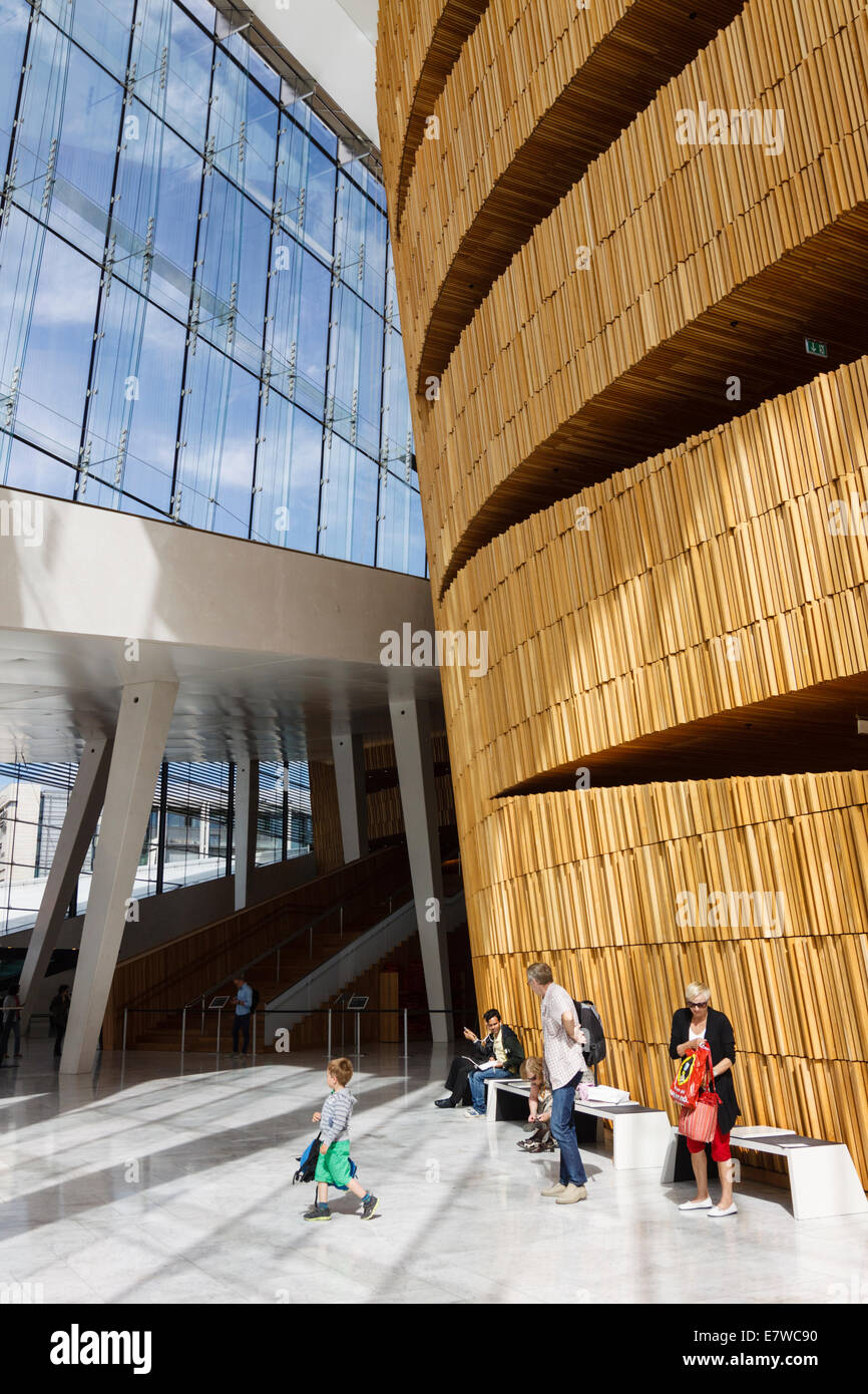 Welle Wand im Foyer der Oper Halle, Oslo, Norwegen Stockfoto