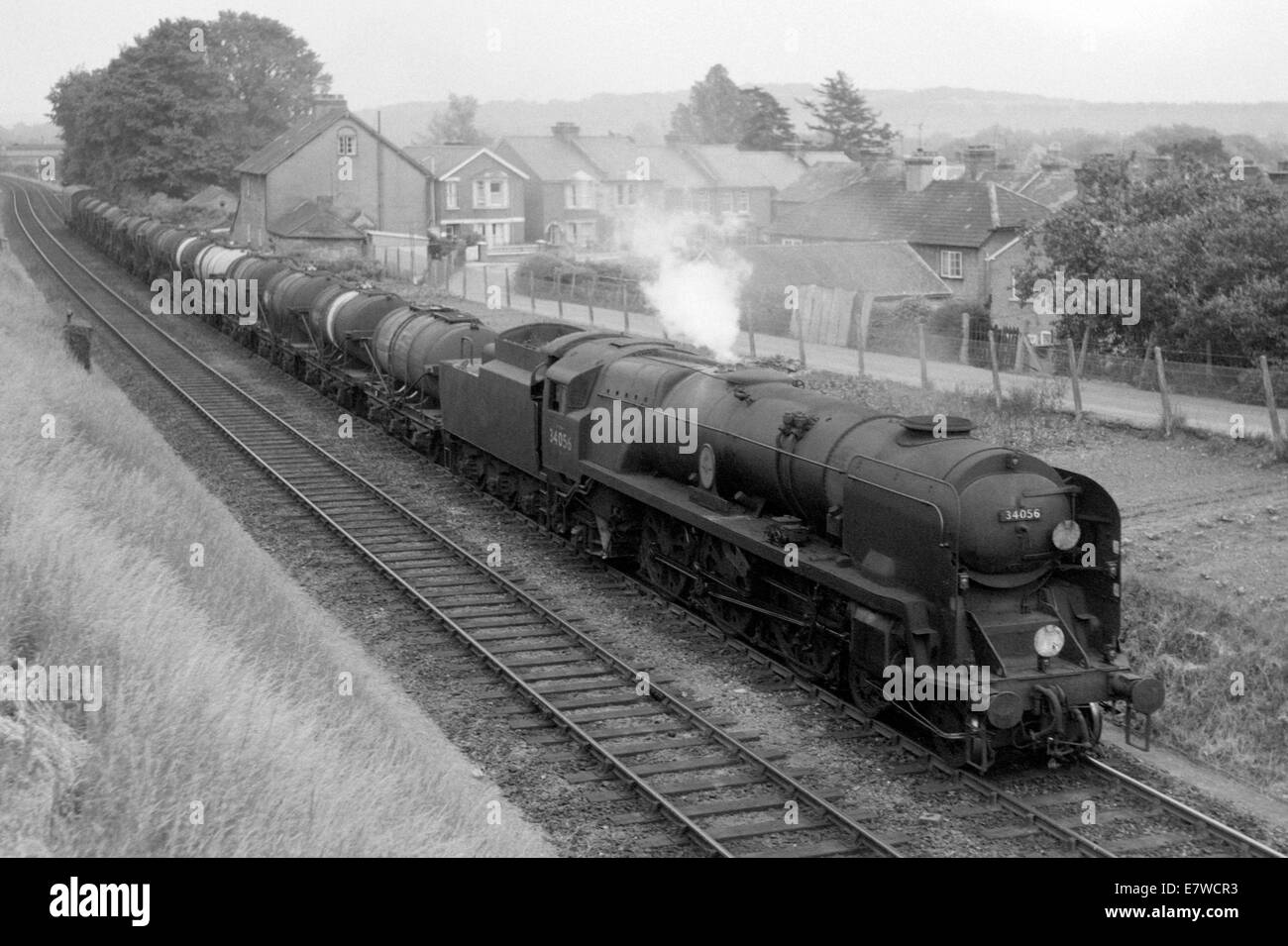 Original britische Eisenbahn Dampf Zug Schlacht von Großbritannien Klasse 34056 Croydon Milch Zug in den 1960er Jahren in Betrieb Stockfoto