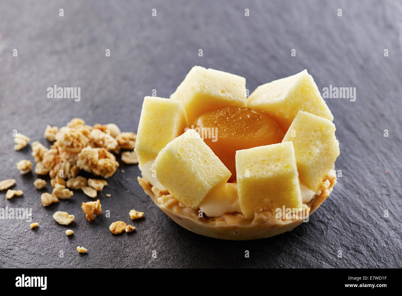 Exotische Früchte-individuelle Müsli-Torte Stockfoto
