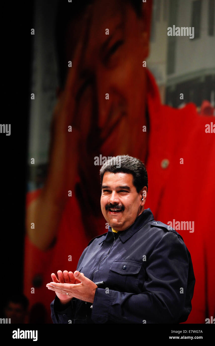 New York, USA. 24. Sep, 2014. Der venezolanische Präsident Nicolas Maduro reagiert während einer Handlung mit sozialen Bewegungen der Bronx mit dem Titel "The Präsident des Volkes, ein Treffen mit dem Präsidenten von Venezuela, Nicolas Maduro", am 24. September 2014 in University College von Hostos in der Bronx, New York, USA, stattfand. Bildnachweis: AVN/Xinhua/Alamy Live-Nachrichten Stockfoto
