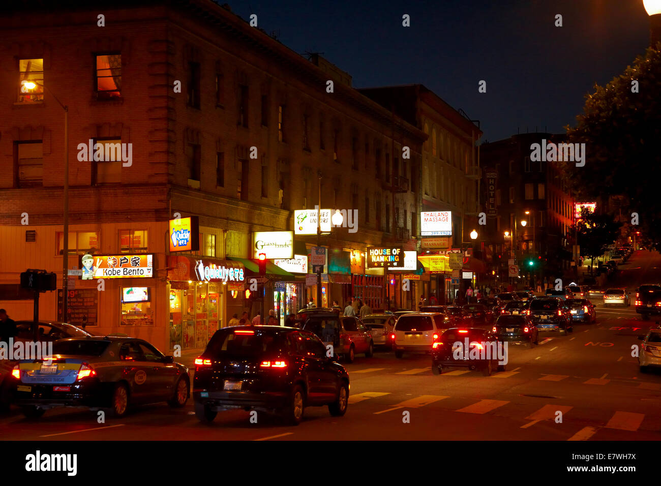 Nachtleben entlang Kearny St, San Francisco, Kalifornien, USA Stockfoto