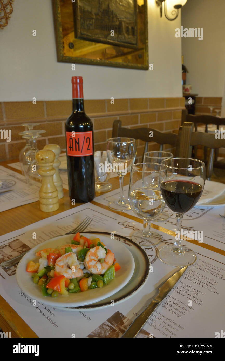 Garnelen Sie Salat in eine Tapas-Bar La Lonja Viertel, Palma, Mallorca, Balearen, Spanien Stockfoto