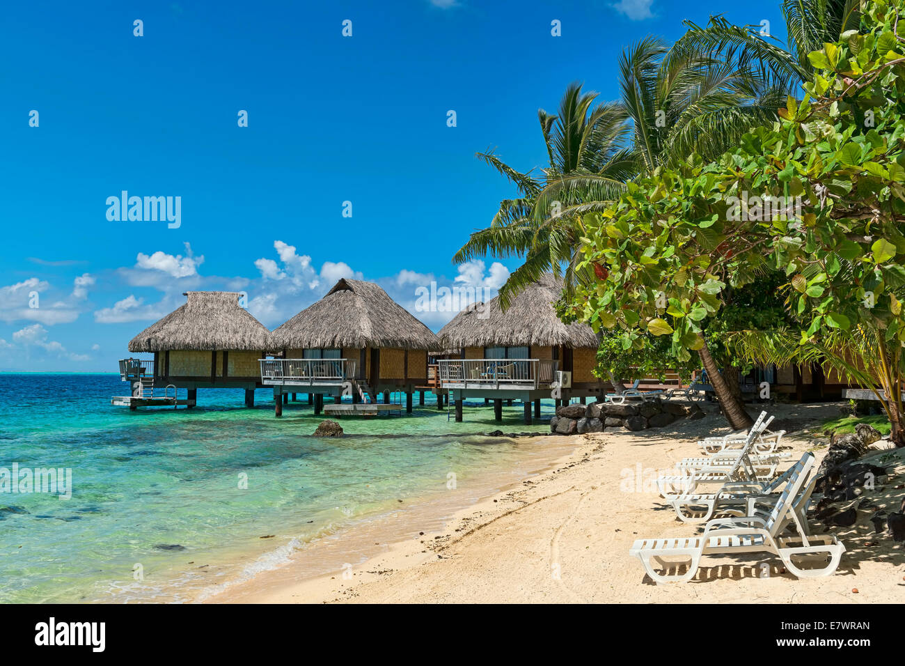 Strand, Overwater Bungalows, Bora Bora, Französisch-Polynesien Stockfoto