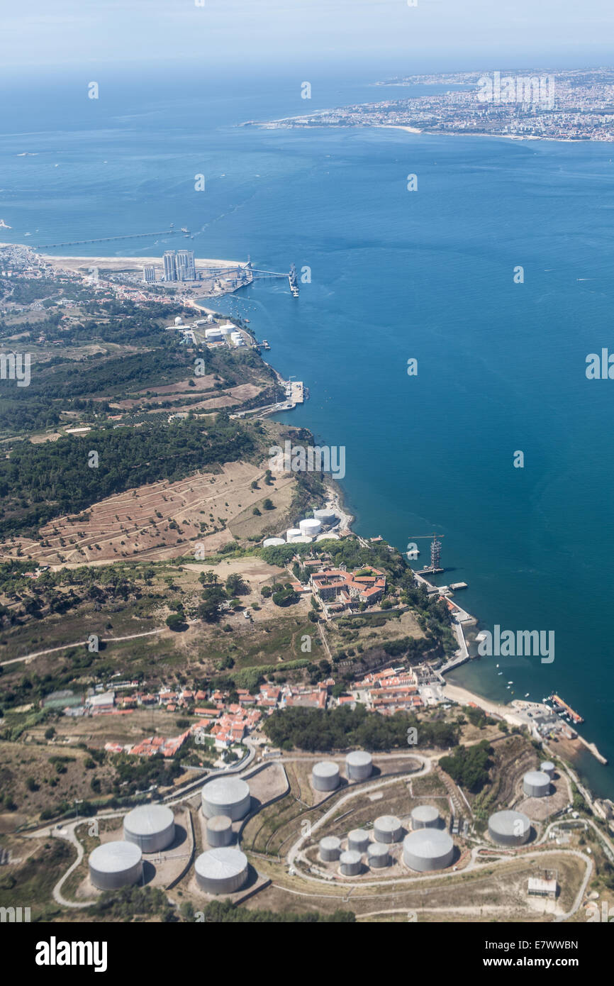 Luftaufnahme über Lissabon Küste aus Flugzeug Stockfoto