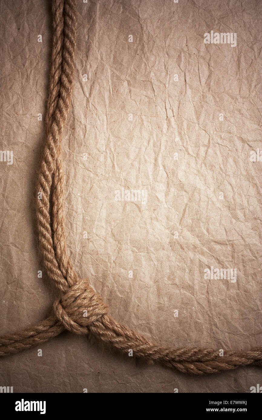 Gestell aus Seil auf einem hölzernen Hintergrund Stockfoto