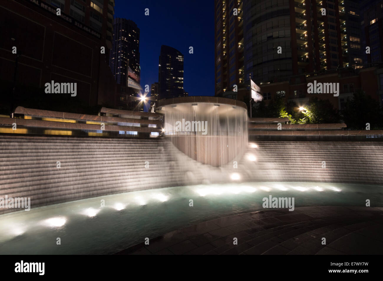 Brunnen in Chicago City bei Nacht. Stockfoto
