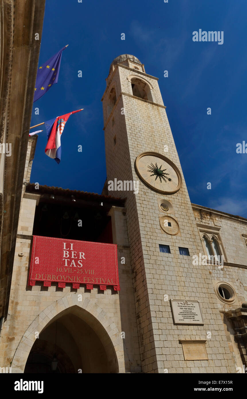 Uhrturm und Glockenturm in der Altstadt von Dubrovnik auf der Dalamatian Küste von Kroatien, Adria. Stockfoto