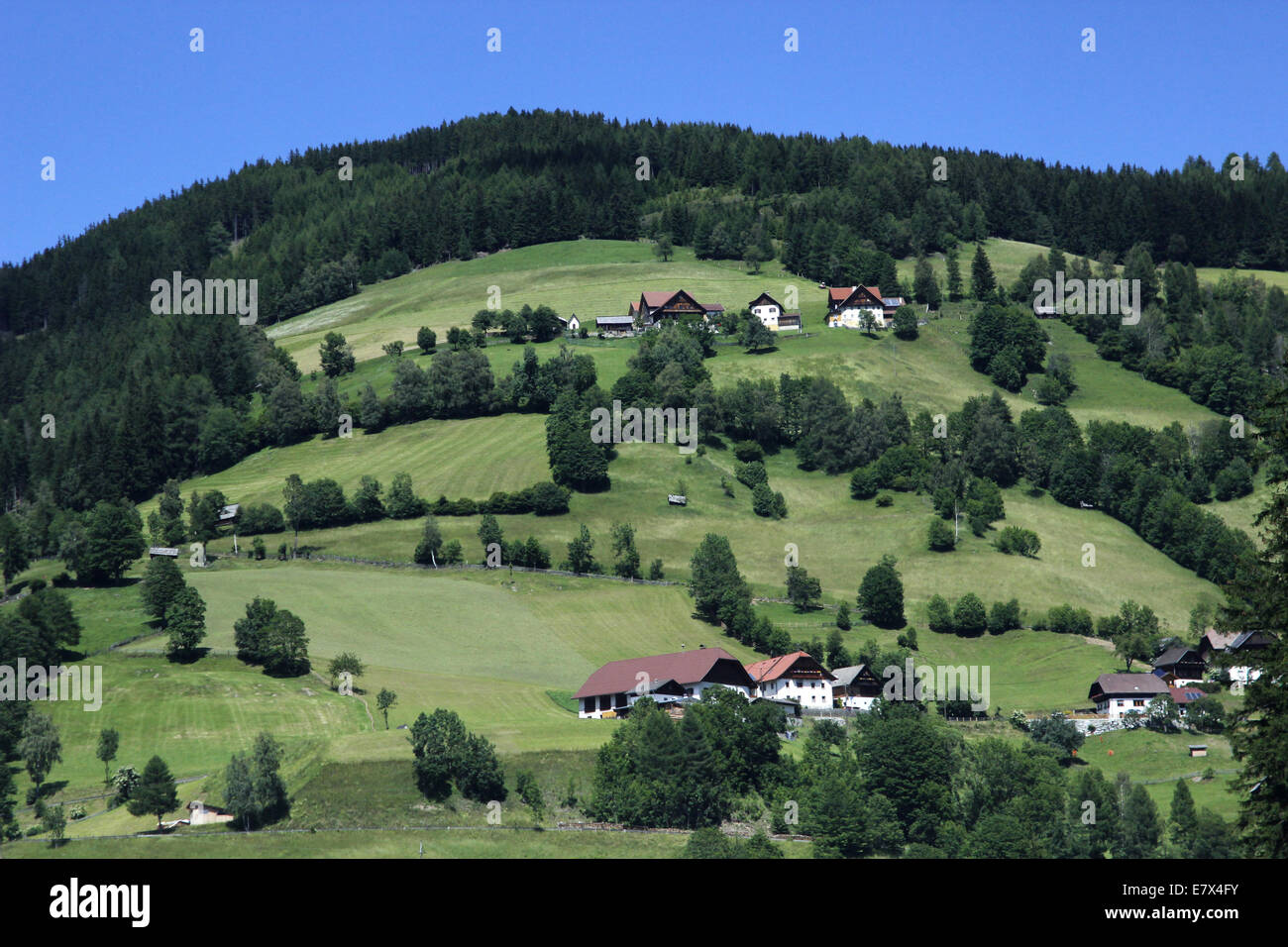 Österreichischen Alpen an einem sonnigen Sommertag Stockfoto