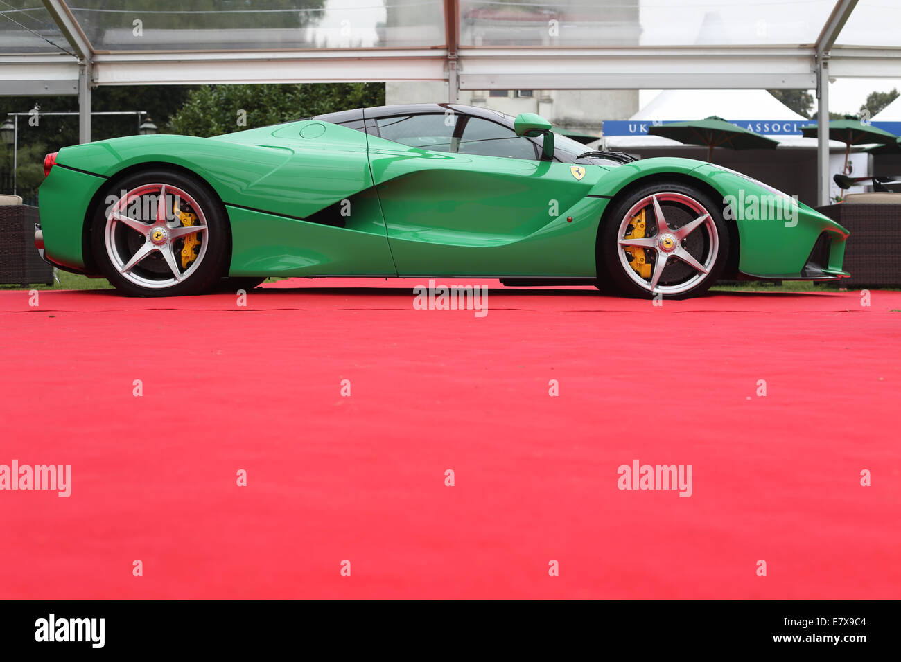 LaFerrari - Ferraris Hypercar in eine einmalige grün Stockfotografie - Alamy