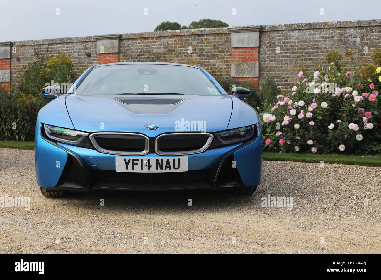 Der BMW i8 ist bereit, seine Fahrzeugklasse zu revolutionieren. Als erster Sportwagen mit den Verbrauchs- und Emissionswerten Werten eines Co Stockfoto