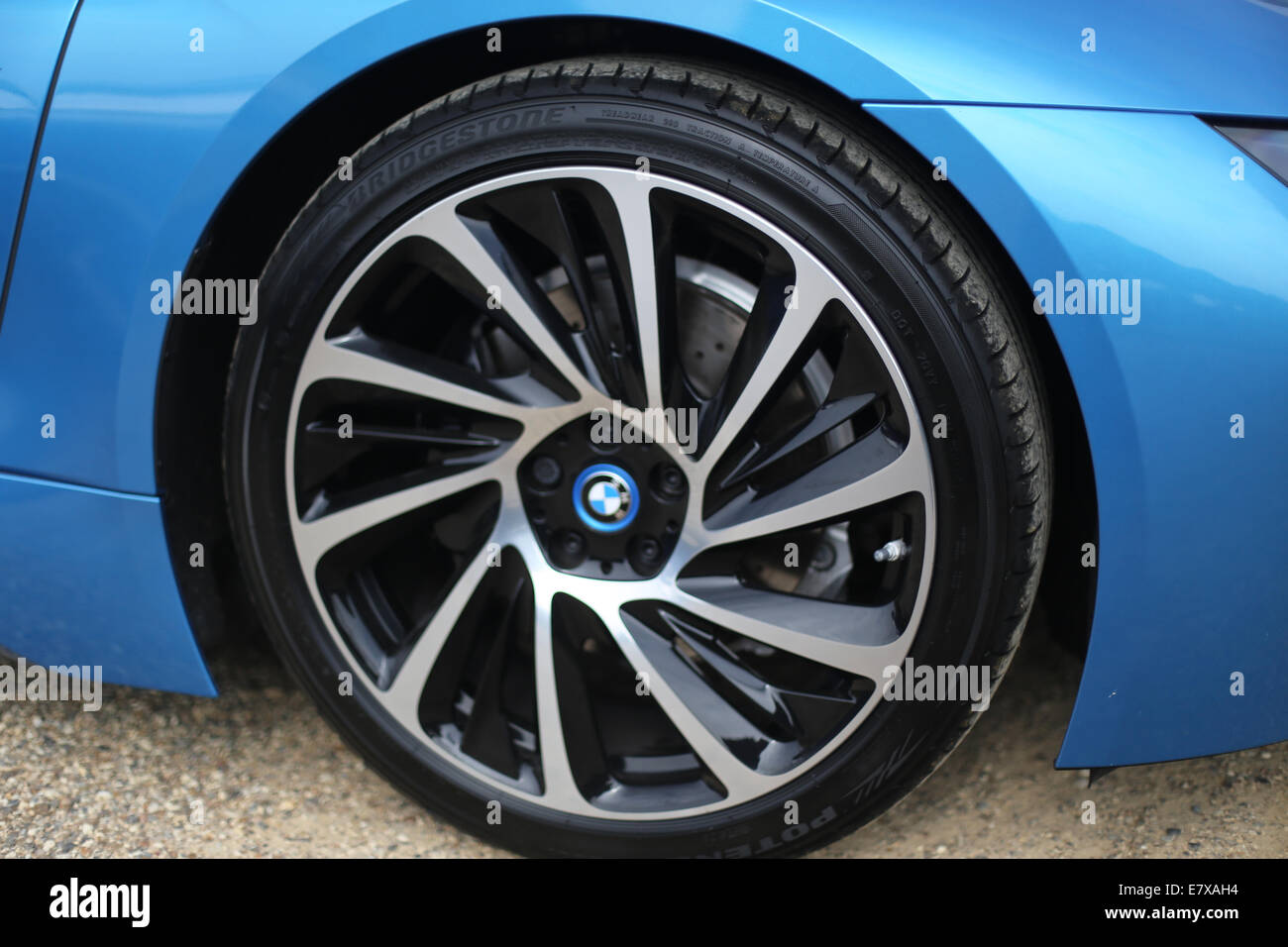 Der BMW i8 ist bereit, seine Fahrzeugklasse zu revolutionieren. Als erster Sportwagen mit den Verbrauchs- und Emissionswerten Werten eines Co Stockfoto