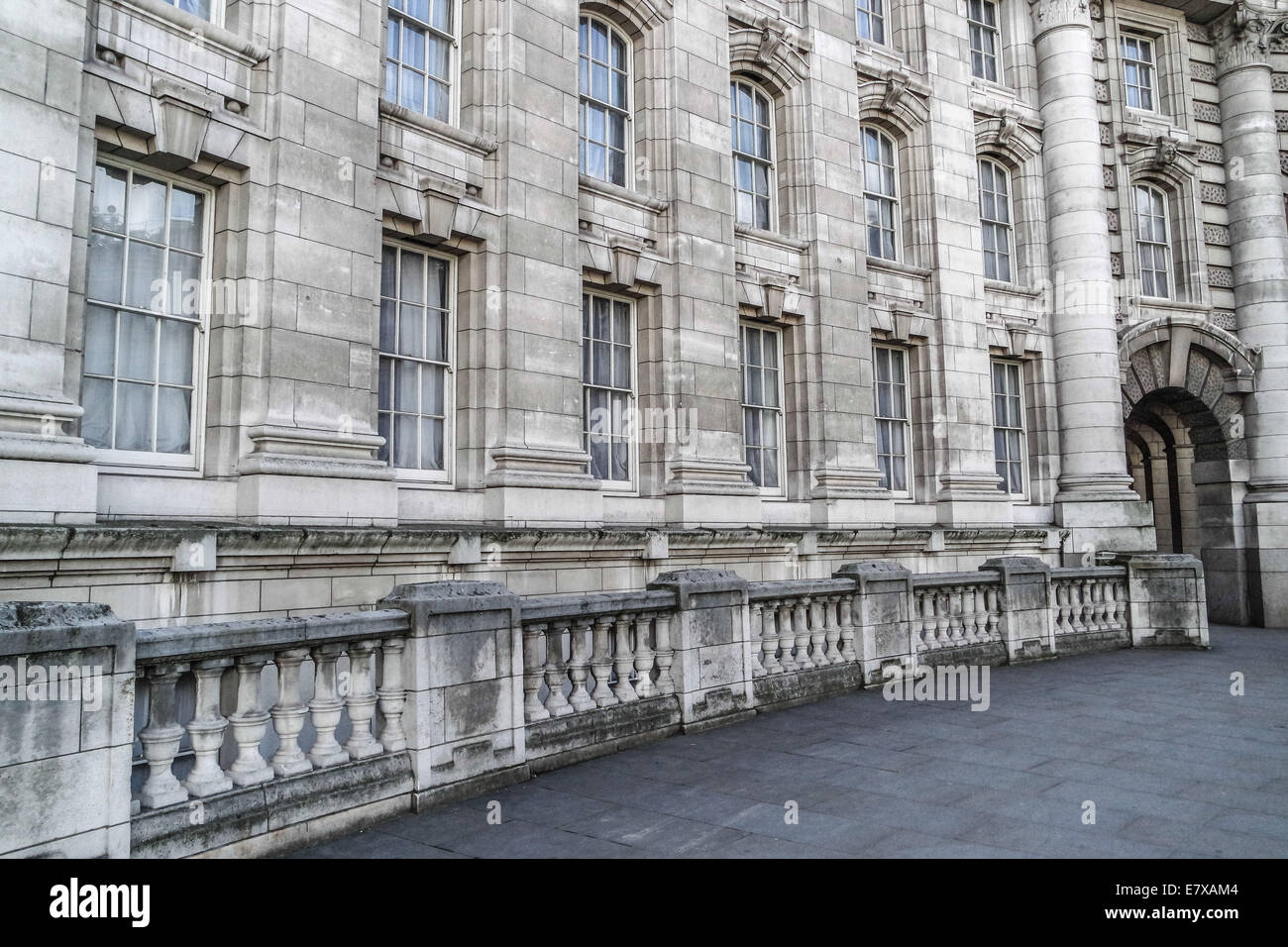 Klassische Architektur Fenster Gebäude aus Stein, London Stockfoto