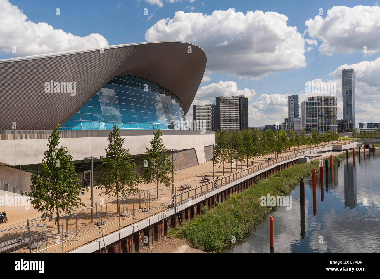 England London, Stratford, Olympiapark, Aquatics Centre, Fluss & skyline Stockfoto