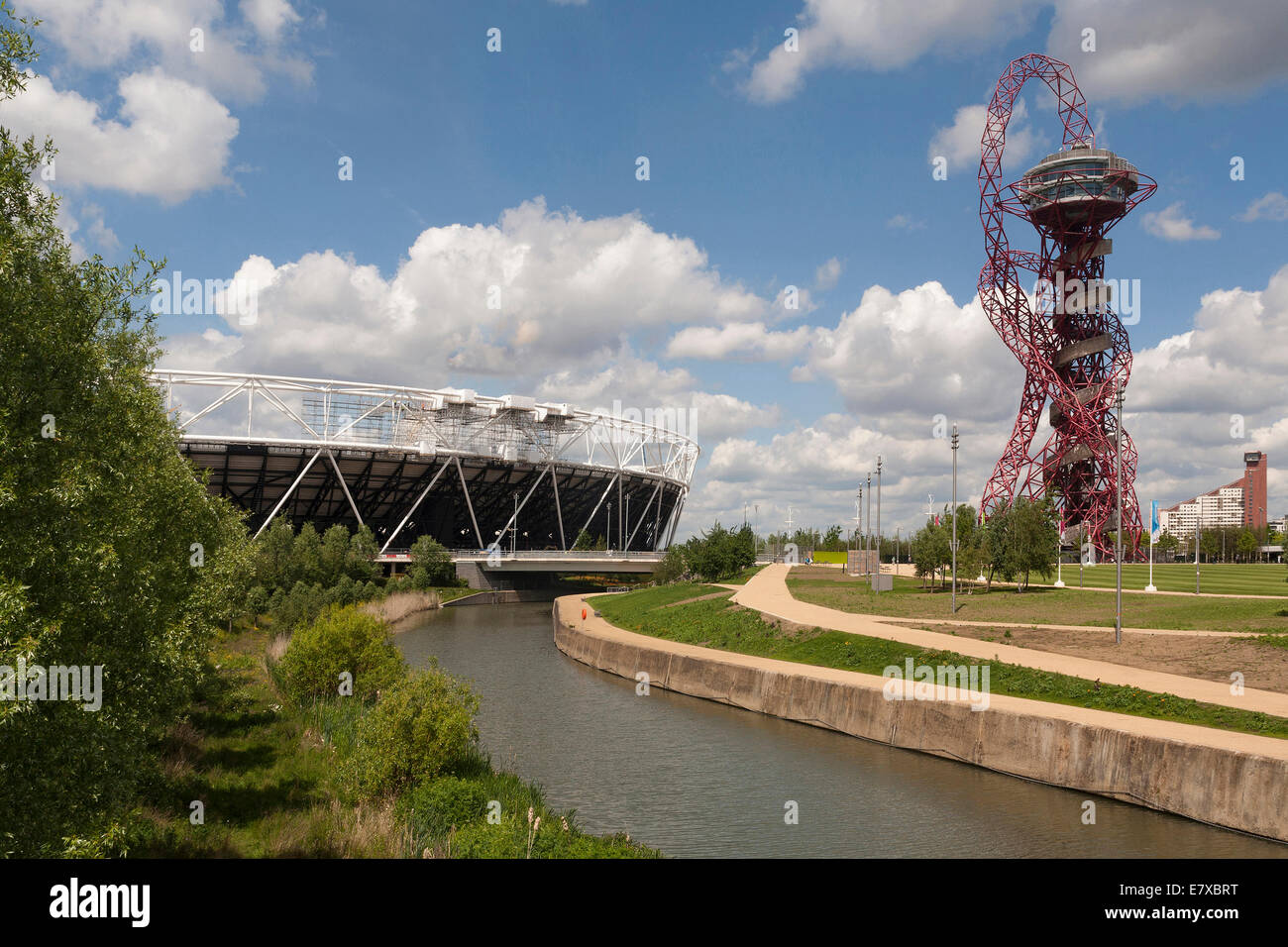 England London, Stratford, Olympiapark, Arcelormittal Orbit & Stadion Stockfoto