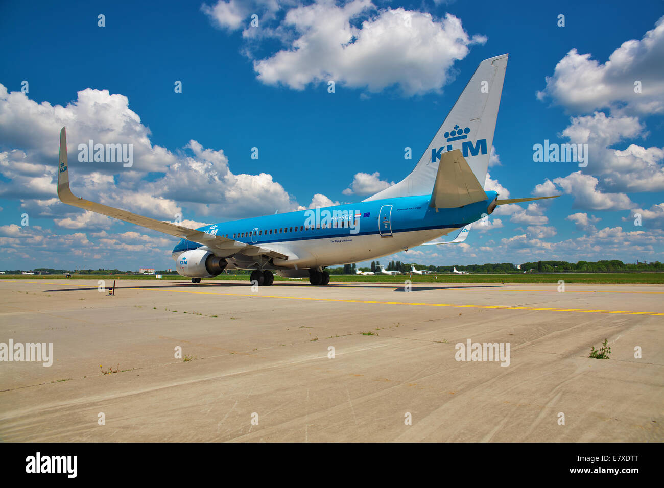 Boryspil (UKBB/KBP) Flughafen, Ukraine - 5. Juli 2014. KLM - Royal Dutch Airlines Boeing 737, das Tor nach der Landung Rollen Stockfoto