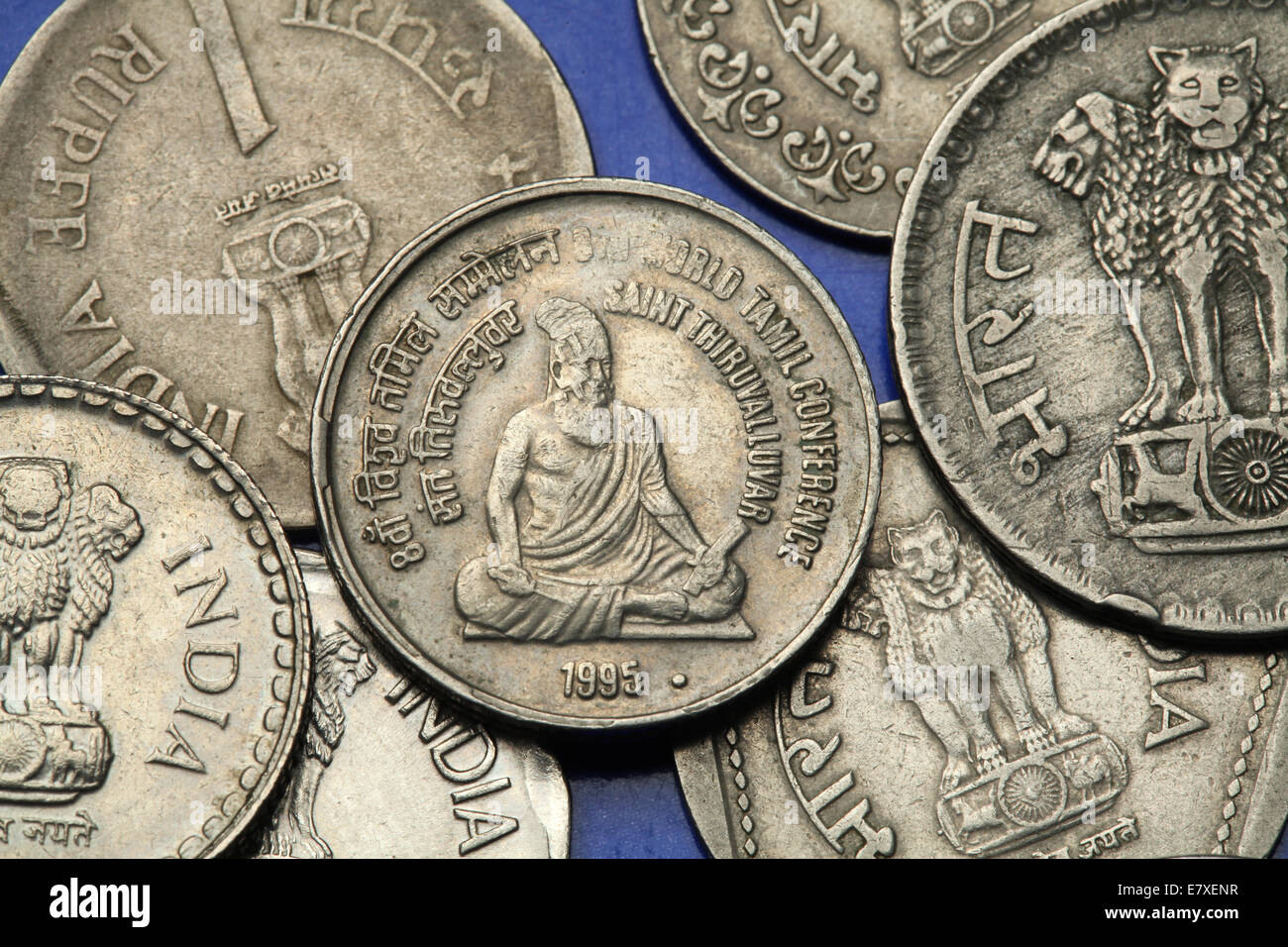 Münzen von Indien. Tamil Dichter und Philosoph Heiligen Thiruvalluvar dargestellt in der indischen fünf Rupien-Münze von 1995. Stockfoto