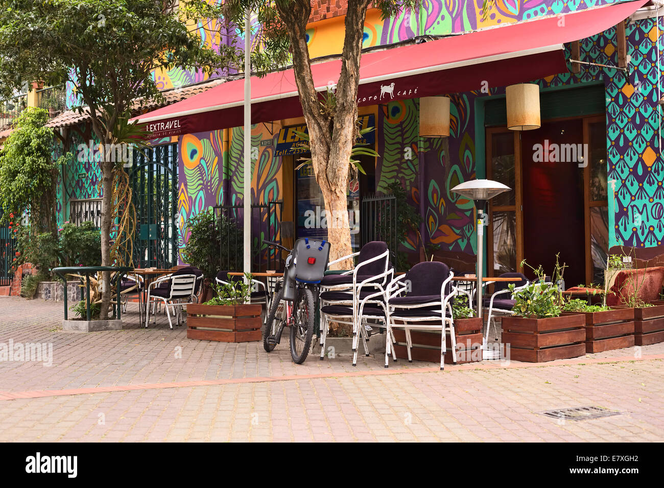 Pubescens Cafe und Lextravel Reisebüro in La Mariscal Touristenviertel in Quito, Ecuador Stockfoto