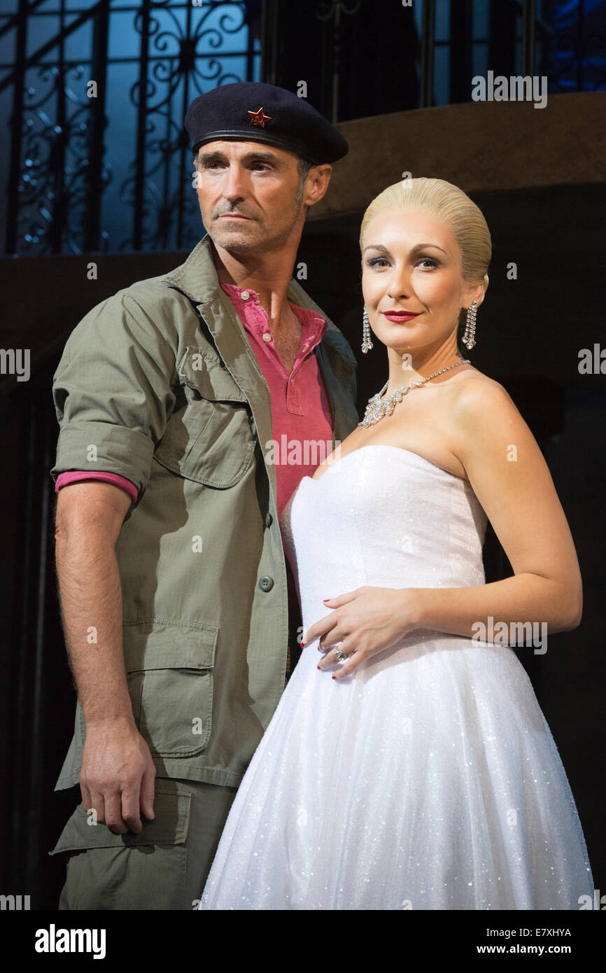 Fototermin für das Musical Evita im Dominion Theatre, London. Marti Pellow als Che und Madalena Alberto als Eva Stockfoto