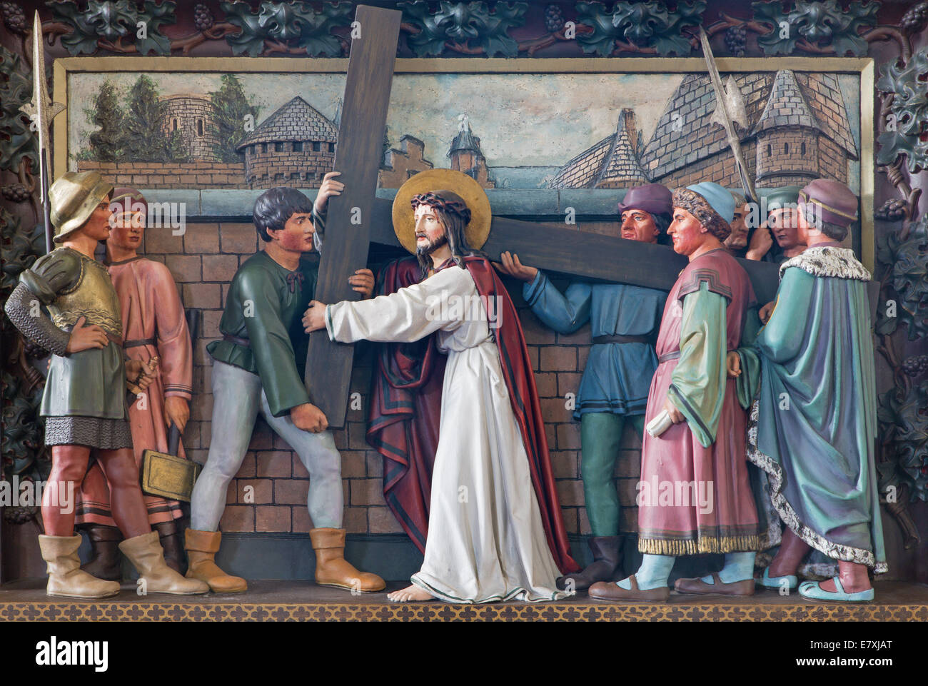Brügge, Belgien - 13. Juni 2014: Jesus trägt sein Kreuz. Relief in st. Giles (Sint Gilliskerk) Stockfoto