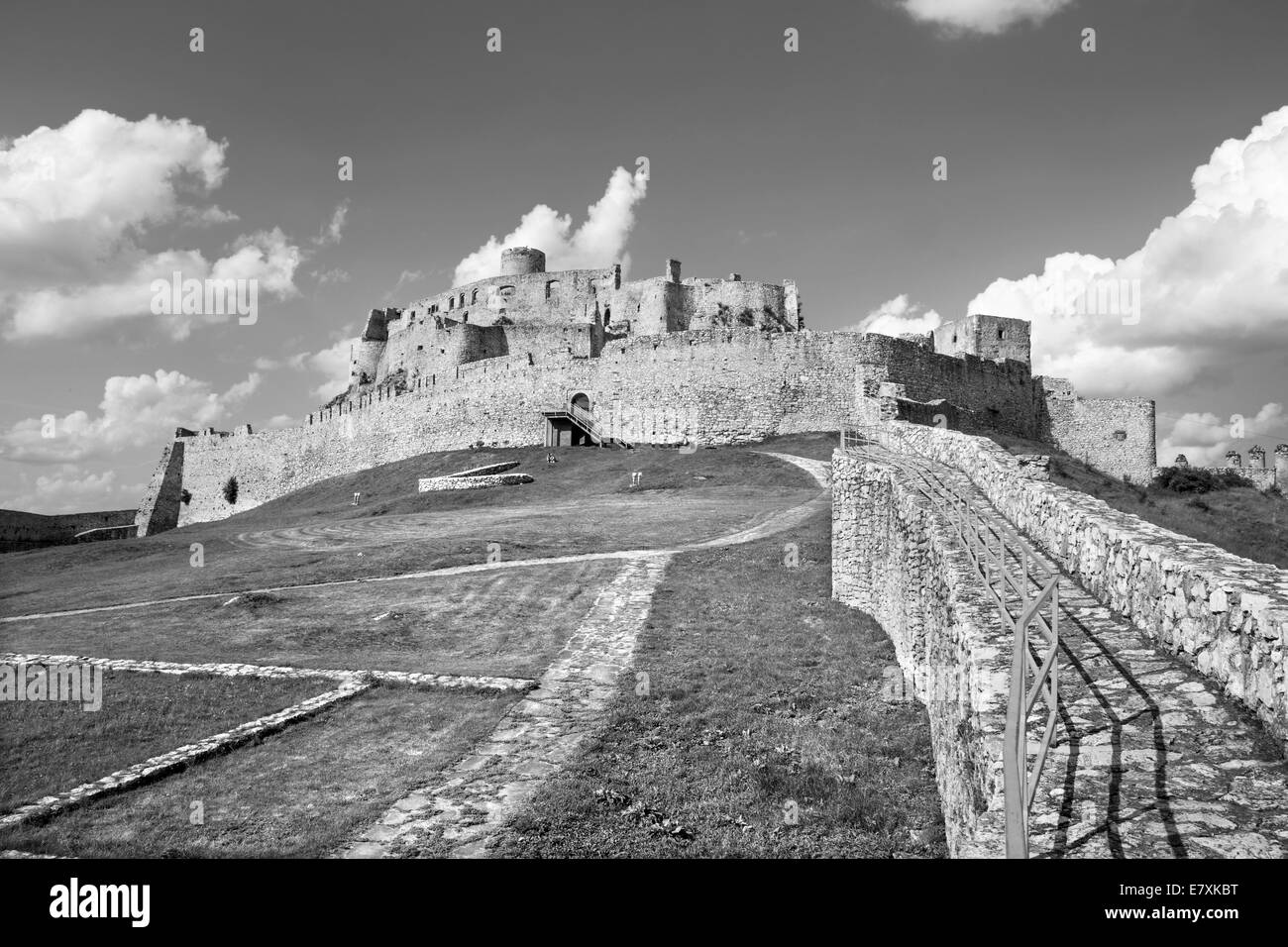 Spissky Burg - Blick von unten Schlosshof Stockfoto