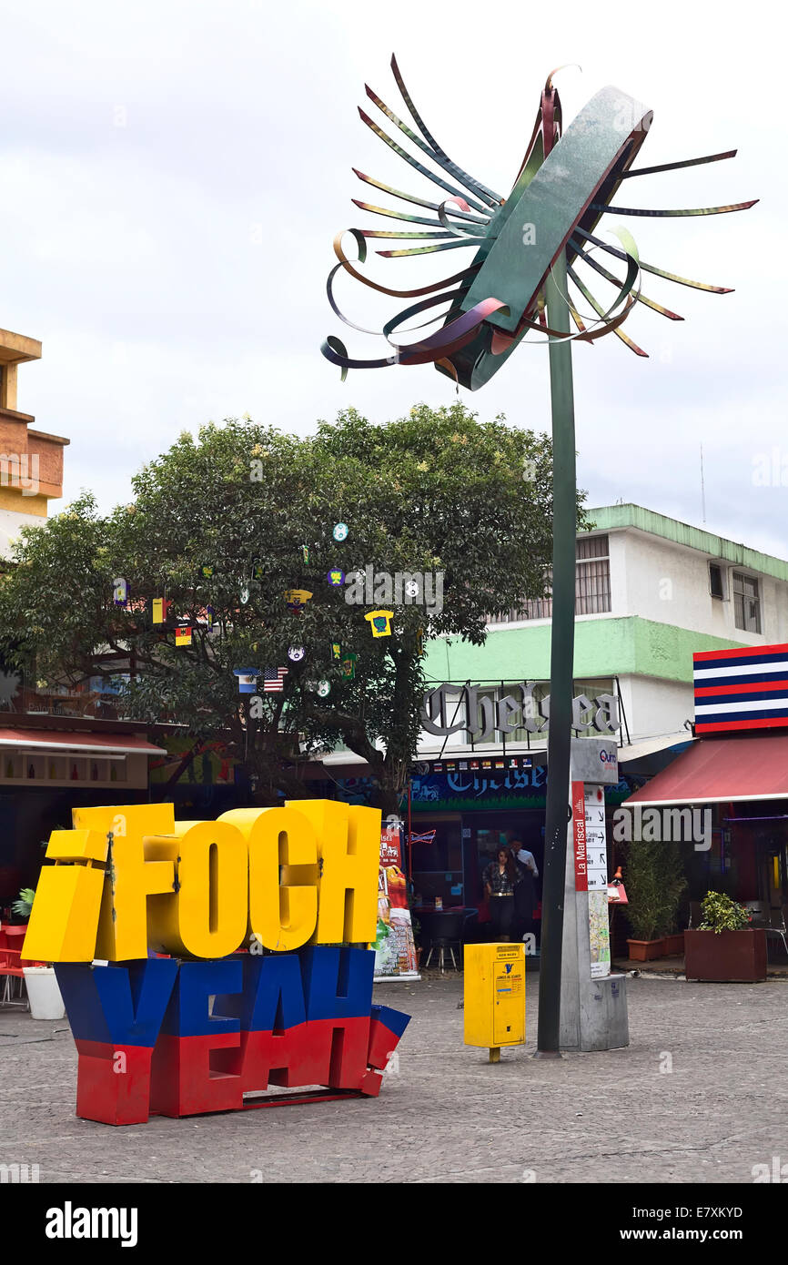 Foch ja melden und eine Skulptur befindet sich im Plaza Foch, das Zentrum des touristischen Viertels La Mariscal in Quito, Ecuador Stockfoto