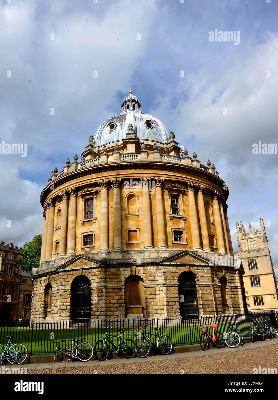die Radcliffe Camera ist ein Gebäude in Oxford, England, von James Gibbs in der englischen Palladio-Stil entworfen und gebaut im Jahre 1737 – Stockfoto