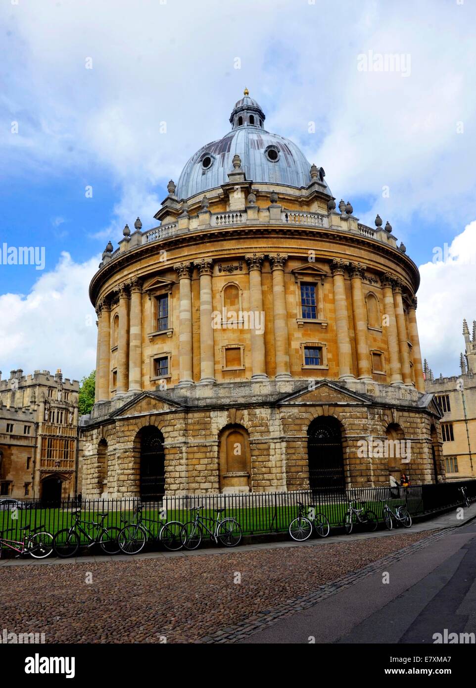 die Radcliffe Camera ist ein Gebäude in Oxford, England, von James Gibbs in der englischen Palladio-Stil entworfen und gebaut im Jahre 1737 – Stockfoto