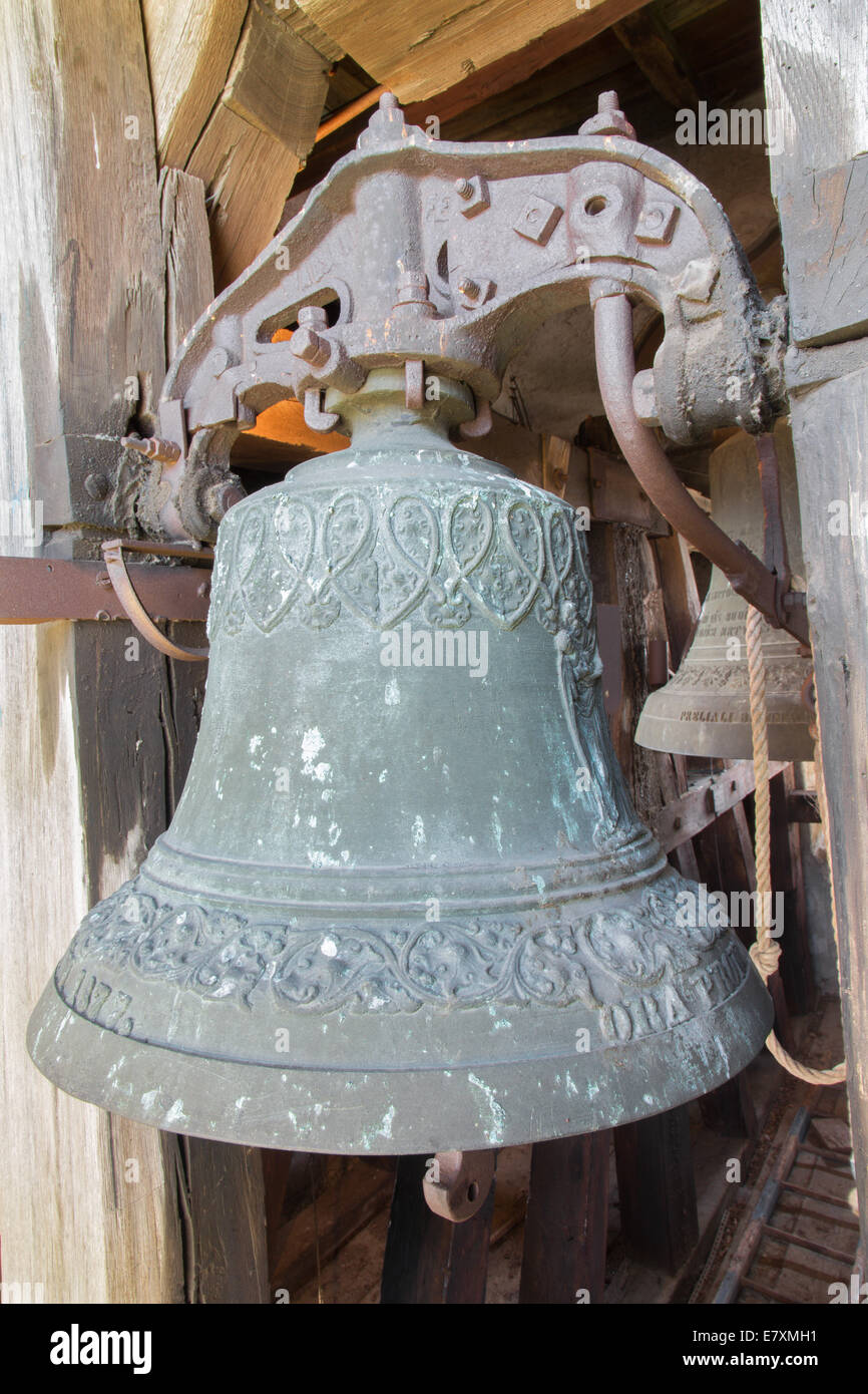 alte Glocke am Kirchturm Stockfoto