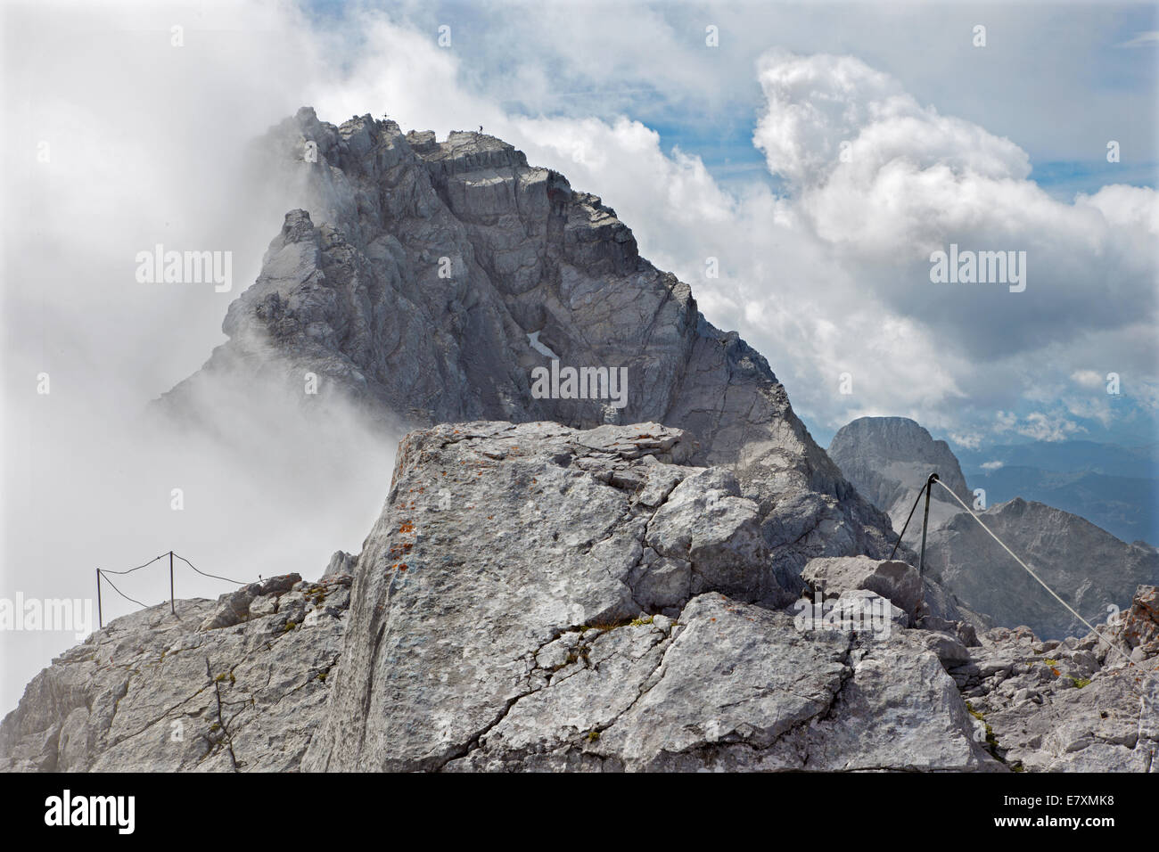 Alpen - Watzmann (2713) ihren Höhepunkt in der Cloud vom Gipfel des Hocheck (2651). Stockfoto