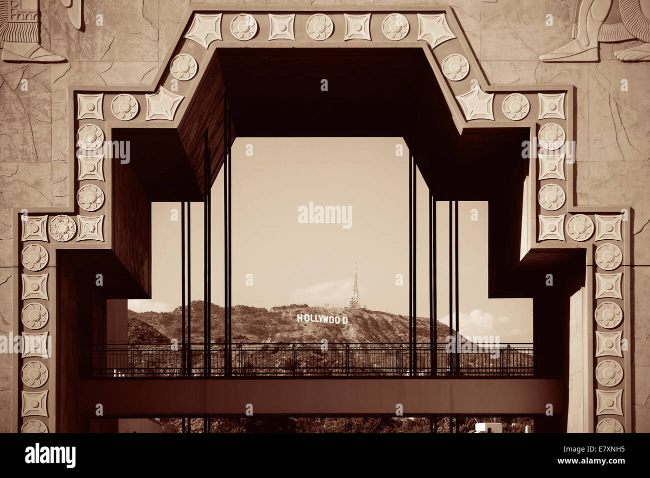 Los Angeles, CA - Mai 18: Hollywood-Schriftzug, über Dolby Theater am 18. Mai 2014 in Los Angeles. Begann als eine kleine Gemeinschaft, es Stockfoto