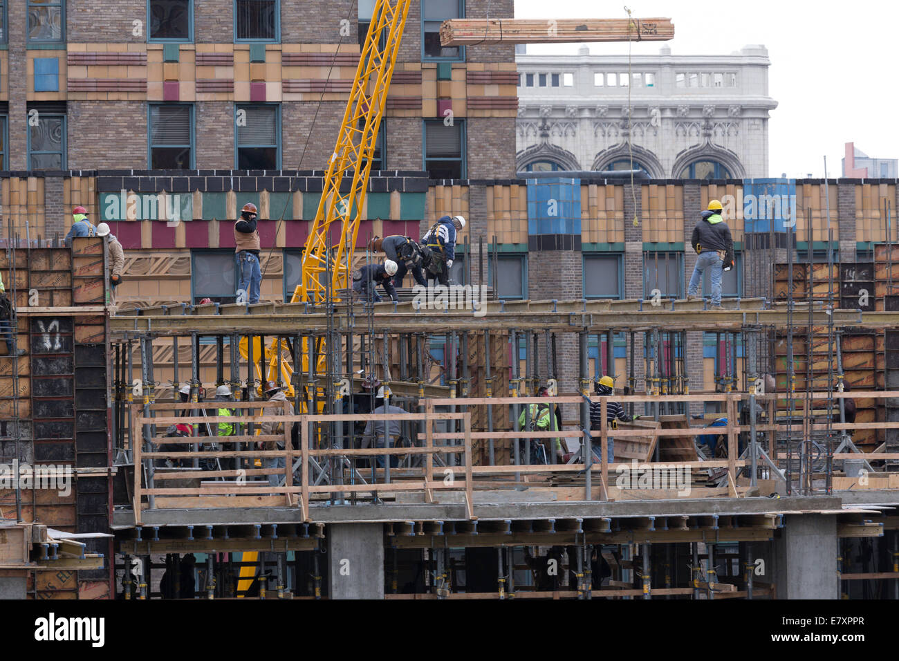 Hochhaus Baustelle mit Handwerkern, NYC, USA Stockfoto