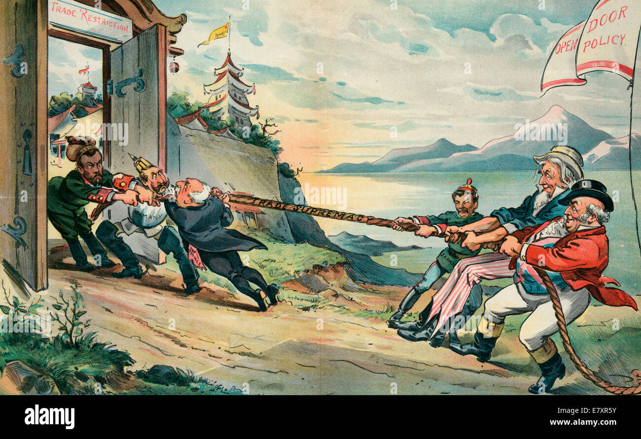 Das Tauziehen in den Fernen Osten - Uncle Sam mit John Bull und Meiji, Kaiser von Japan, stehen unter einer Flagge gekennzeichnet "Politik der offenen Tür", an einem Tauziehen-Wettbewerb für "Handel Vorherrschaft" mit "Russia" (Nicholas II), "Deutschland" (William II) und 'France' (Felix Faure), die durch ein Tor mit der Aufschrift "Handel Beschränkung" gezogen werden.  Politische Karikatur, 1898 Stockfoto