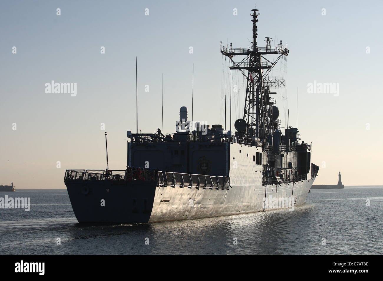 Gdynia, Polen 26. September 2014 polnischen Marineschiffe ORP Tadeusz Kosciuszko (im Bild) und ORP Kaszub verlässt Gdynia Marinestützpunkt zur Teilnahme an der größten in Polen internationale militärische Übung ANAKONDA-14. ANAKONDA-14 ist die größte polnische gemeinsame Übung im militärischen Kalender durchgeführt im Rahmen einer internationalen Partnerschaft geführt. Bildnachweis: Michal Fludra/Alamy Live-Nachrichten Stockfoto