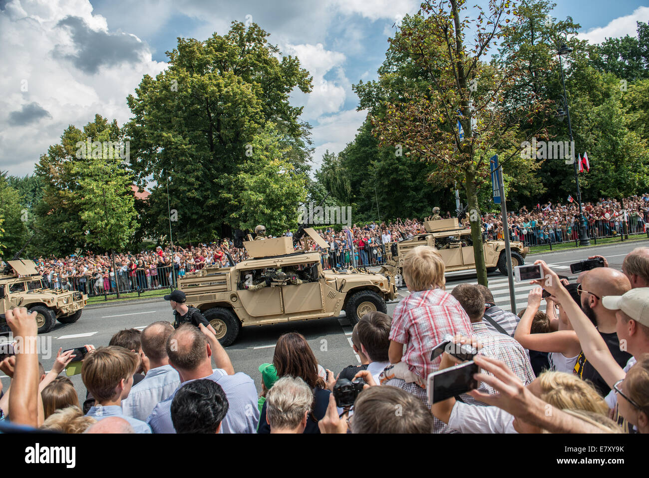 Hohe Mobilität Multipurpose Wheeled Vehicle (HMMWV) - Humvee während Militärparade Kennzeichnung polnischen Armed Forces Day in Warschau Stockfoto