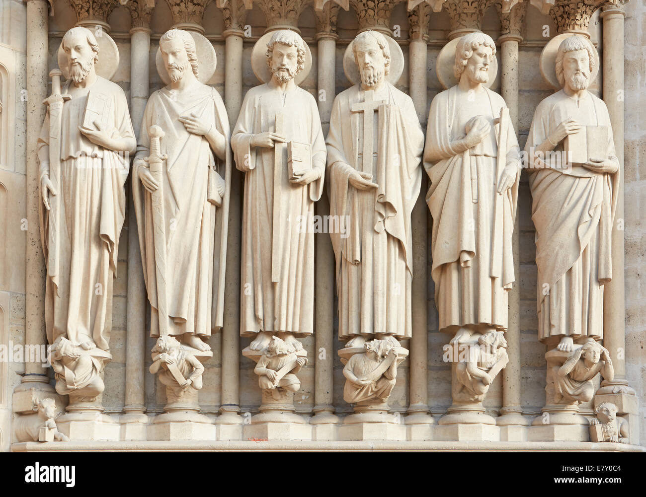 Notre Dame de Paris Statuen der Heiligen Stockfoto